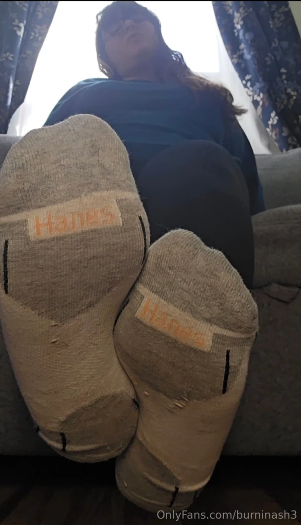 Stinking up a new pair of hanes who wants them 