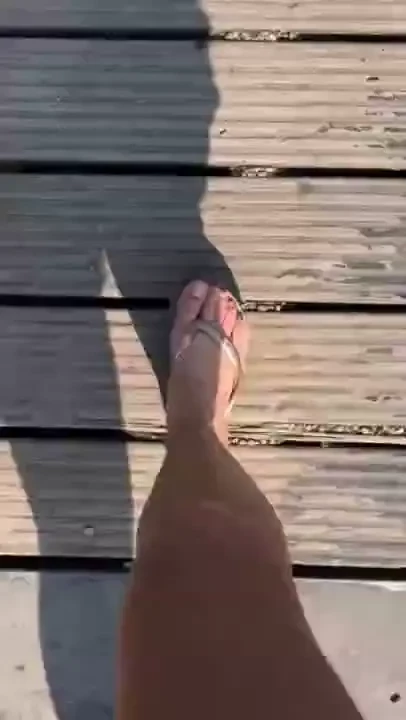 Flipflops in the sun 