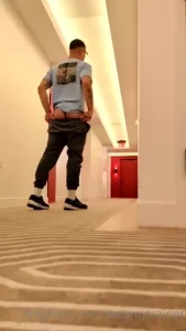 Hotels make me horny part 1