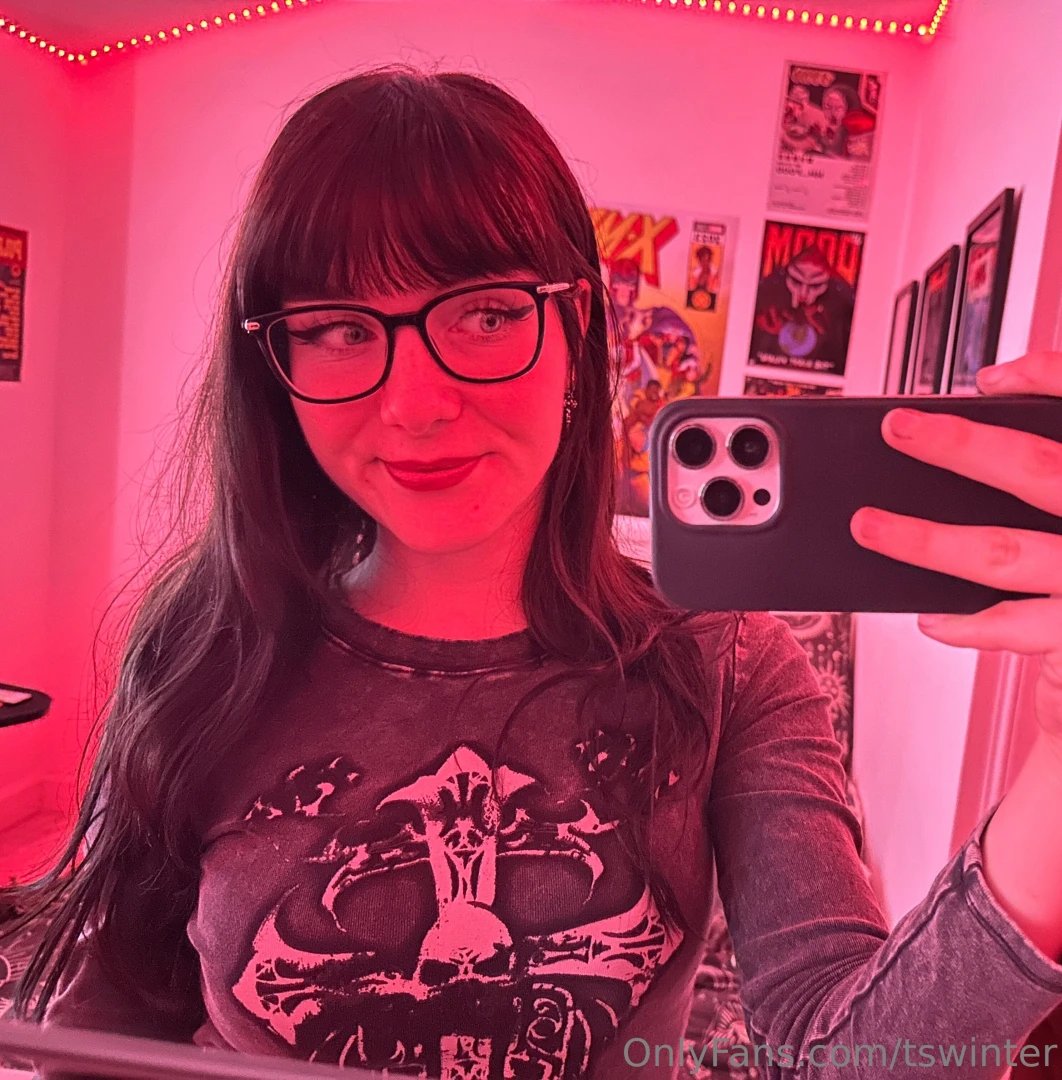 Do i look like your dream girl yet or should i get closer 