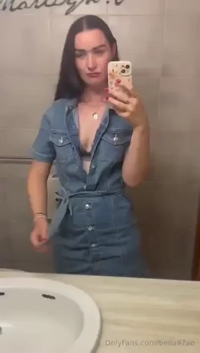 Cheeky video for you in the club bathroom 