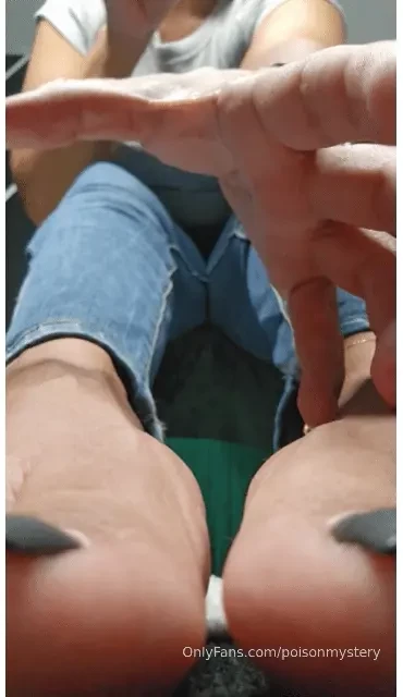 You think i didn t see you while i fix my toe ring 