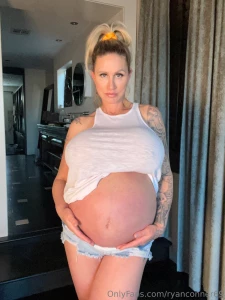 Hey honey go and unlock my new photoset 5 00 pm it s going to get you