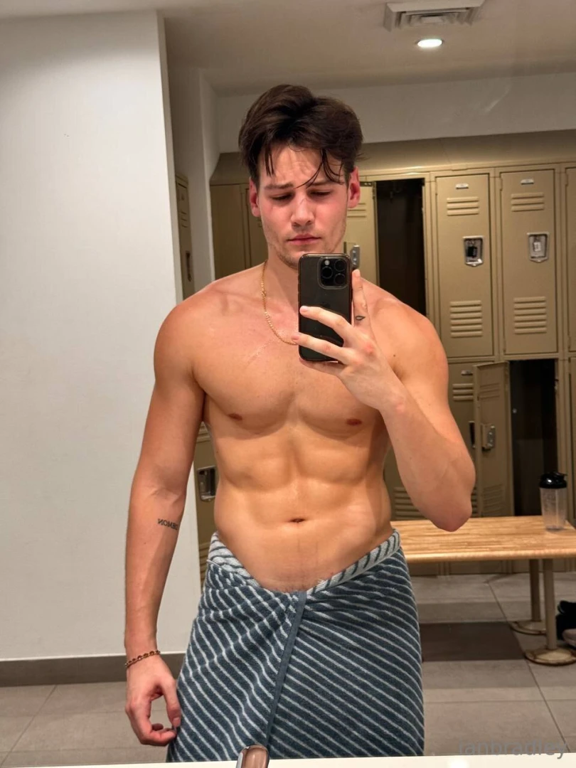 If you want something hot i m right here can you handle me 