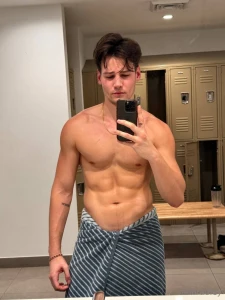 If you want something hot i m right here can you handle me