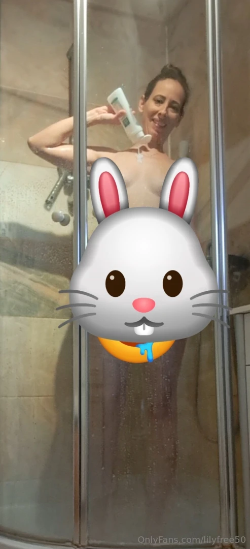 Today you can watch me take a shower i wet myself then pour the shower 