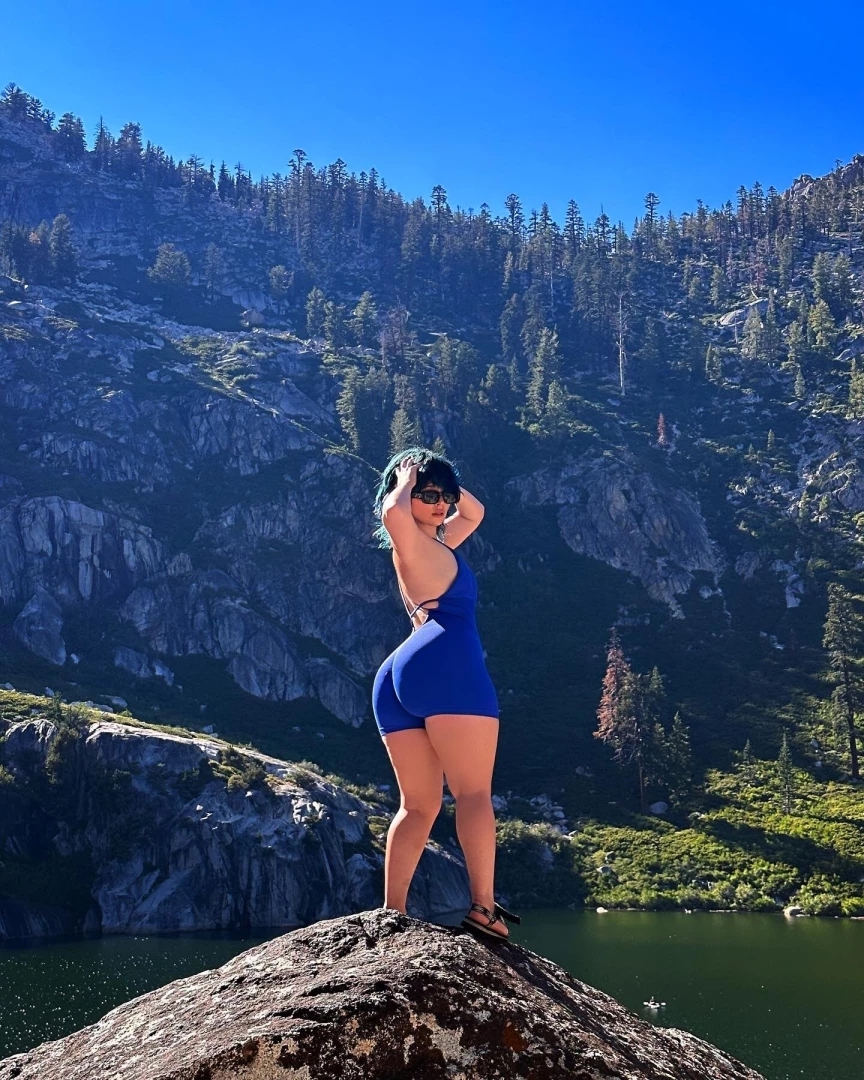 Sunday hiking buddy 