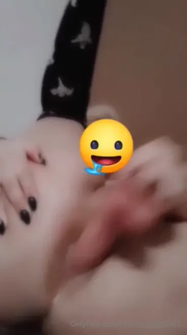 Denle like si quieres que me venga metiendome un dildo 