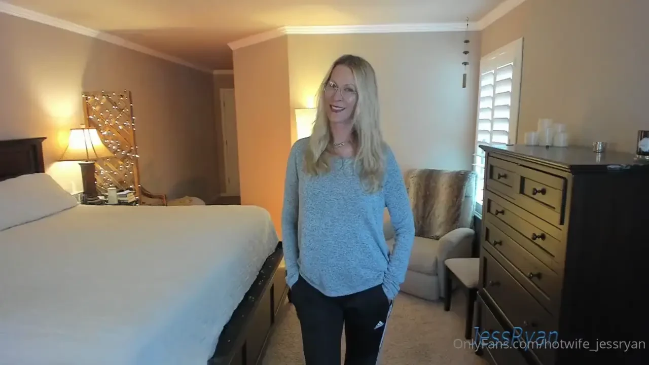 Solo tease n flash videos i m wearing my adidas track pants in both 