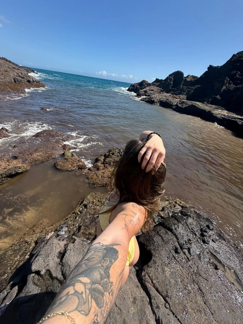 Hawaii looks good on me part 1 