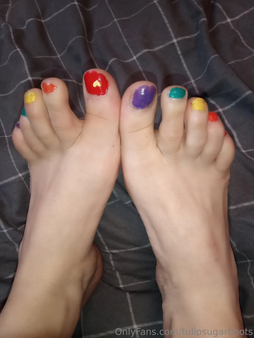 Rainbow toes sorry not sorry if you re getting sick of all the rainbow 