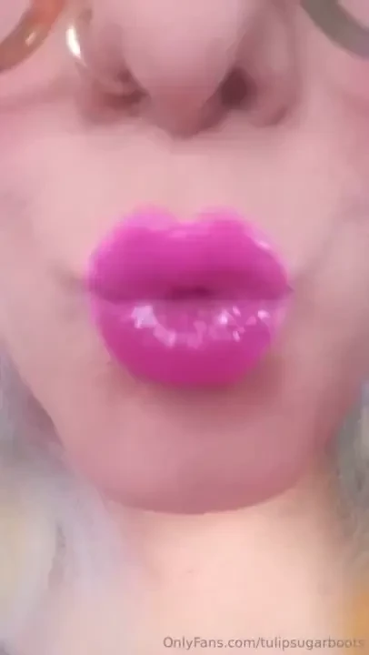 I hope my squishy juicy lips make you smile 