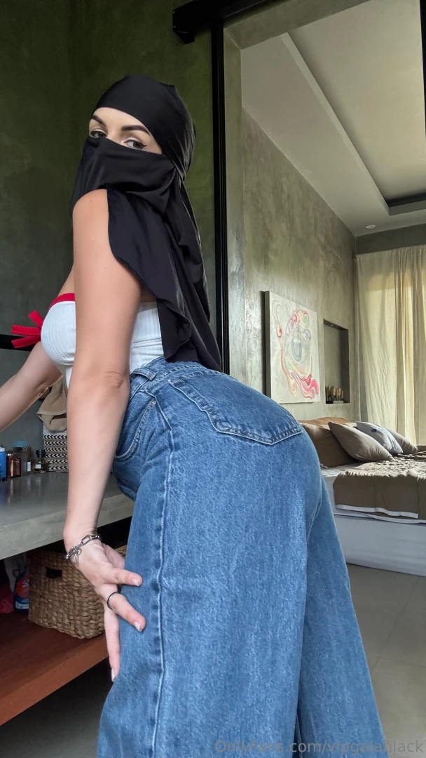 These jeans don t display my sexy curves on my body can we move to a 