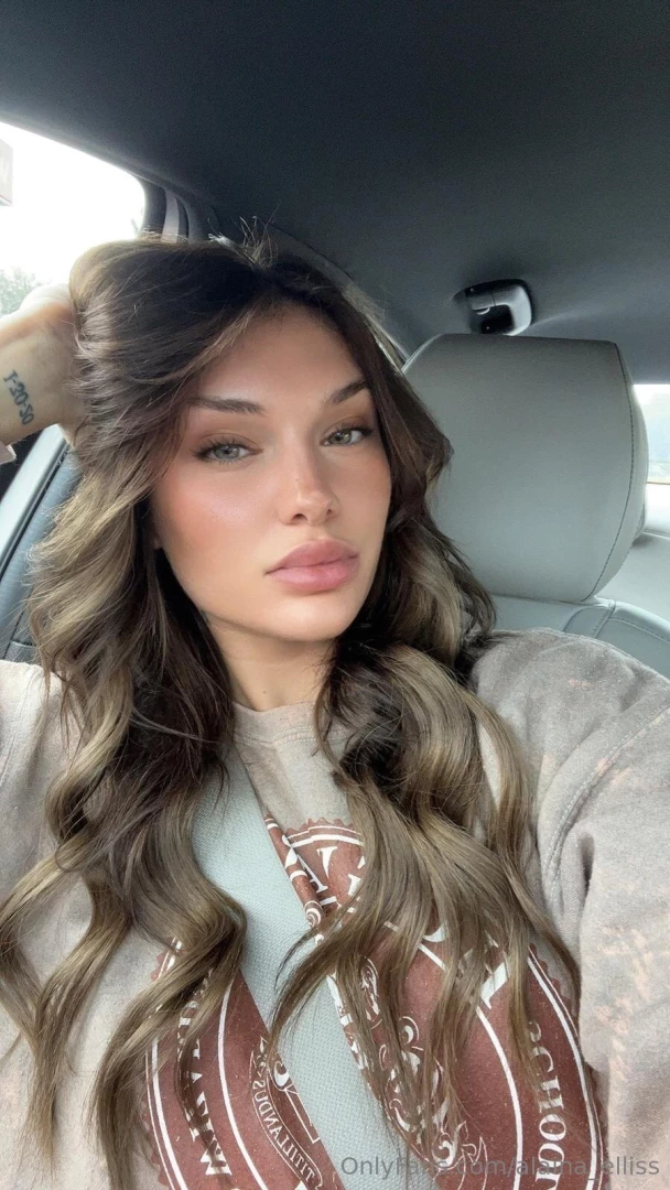 Showing off my new hair im obsessed with it yall 