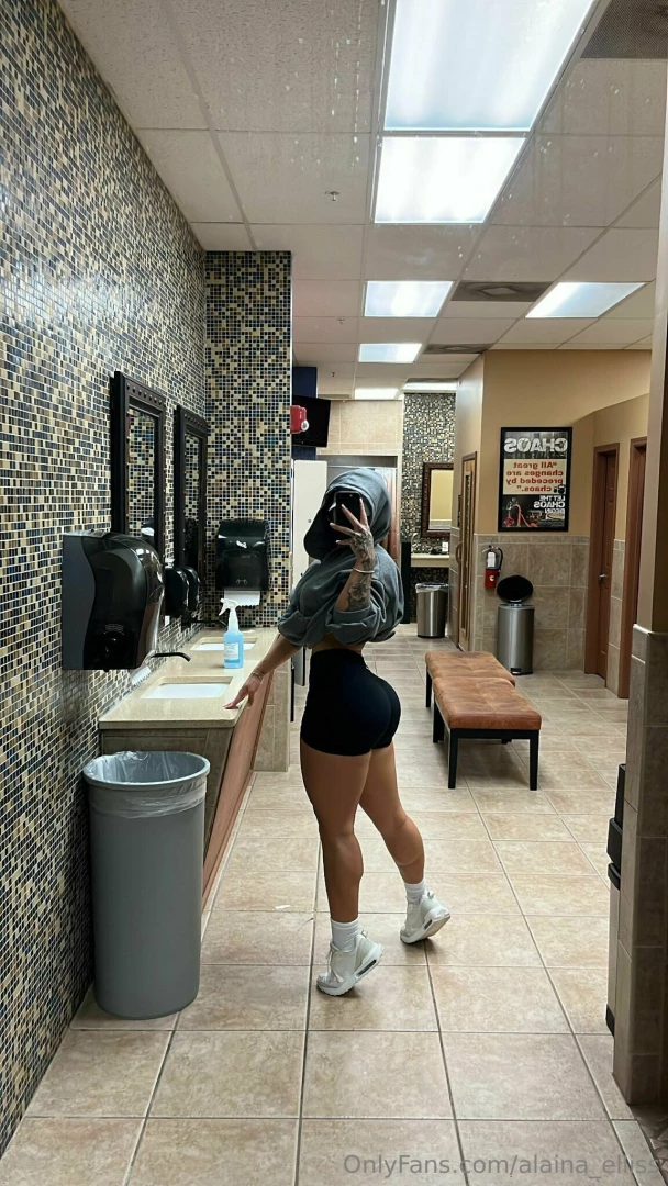 On my tippy toes for the full body pic 