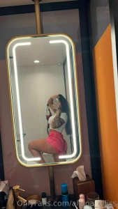 Hotel mirror pics gt