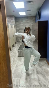 Someone come take my phone away from me before i send something