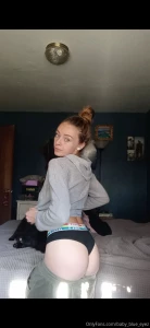 Tushy tuesdaaayyyyeeee please enjoy my bright white ass haha part 2