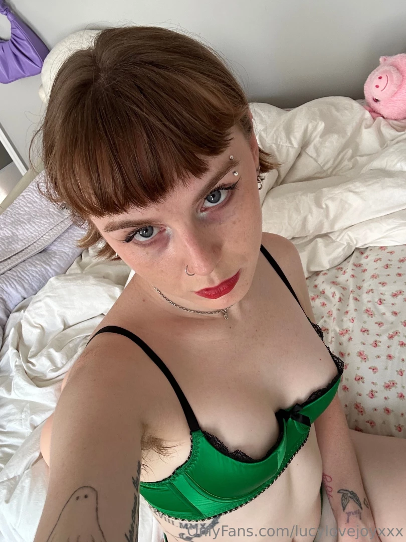 Pretty pretty princess who you want to give everything up to serve 