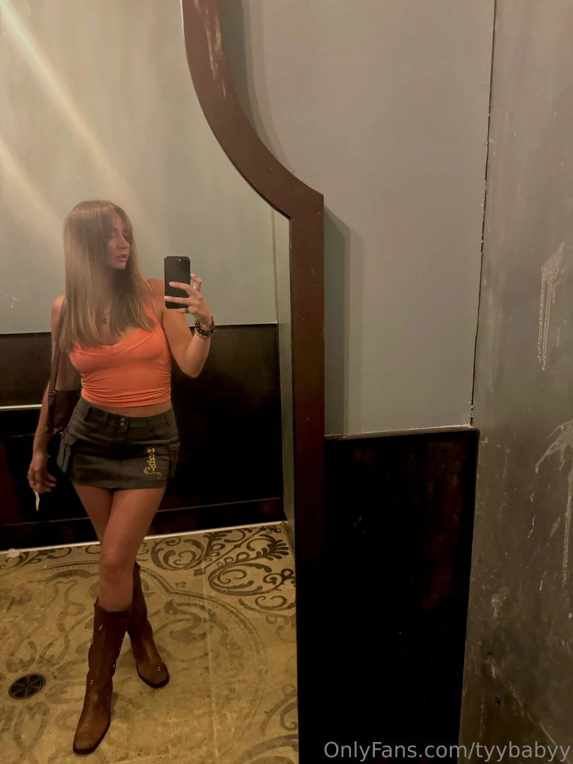 Wanna come stand behind me 