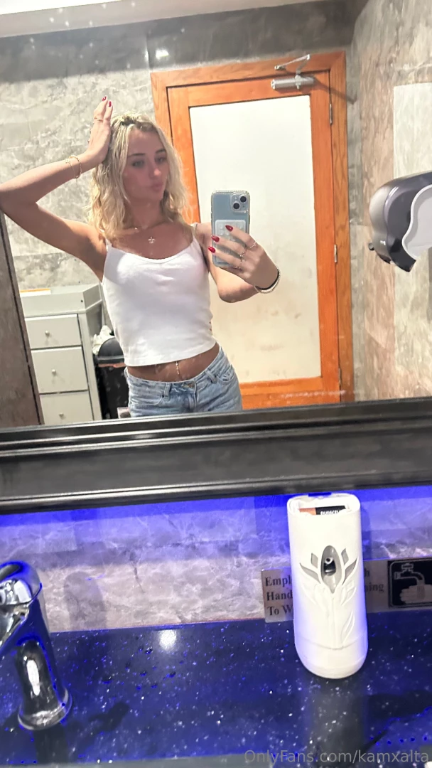 Sneak back to the bathroom w me 