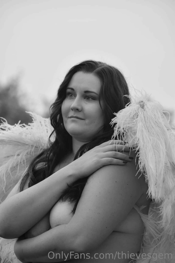 I always love a little black and white 