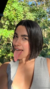 I want to know what attracts you most about me quiero saber qu te