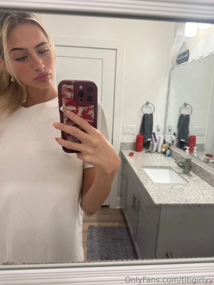 Tried to be innocent but this mirror brings out my bad side 