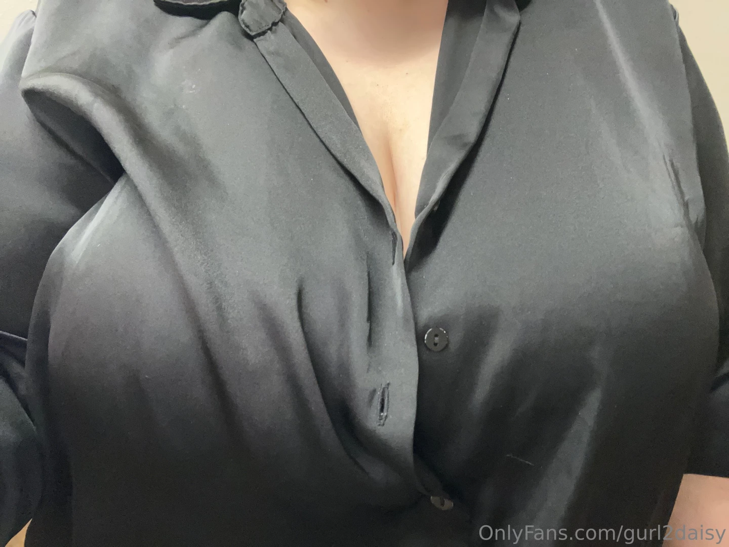 Is this distracting while i talk to you 