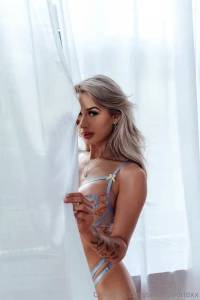 Who s on and wants to play w me