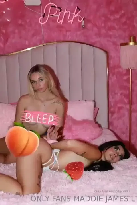 Hey babe look at me handcuff my hot bestie and grope her juicy ass in 