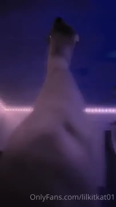 Lick your way up starting from the bottom til you reach the honey pot 