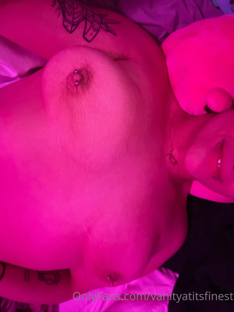 Pink lighting is so so cute 