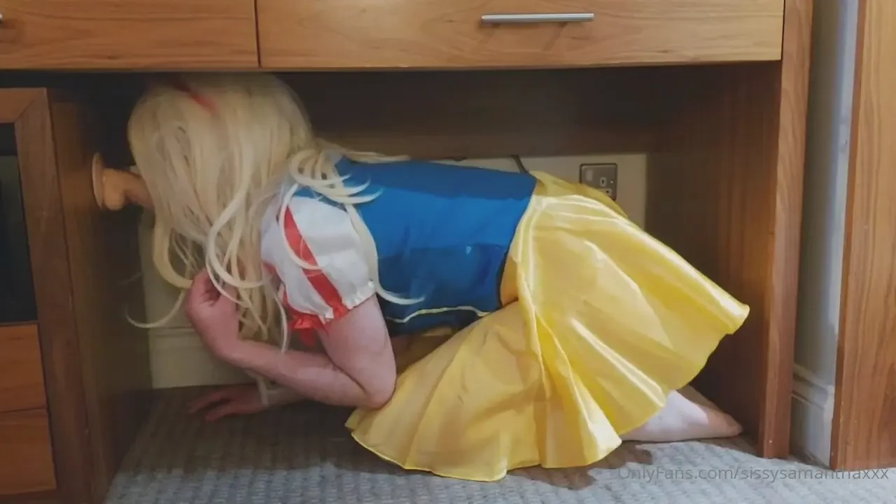 A good sissy can occupy herself under a desk for hours can i kneel 