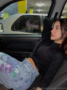 I don t like to wait alone in the carrr