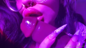 I luv to kiss black cock