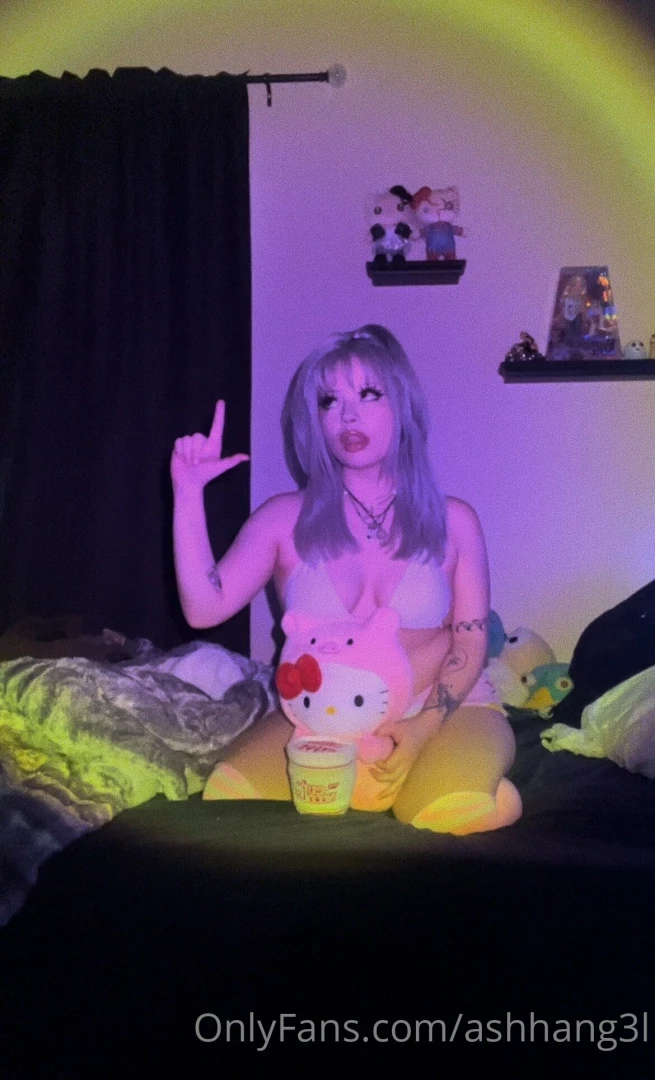 Can u tell i luv hello kitty part 2 