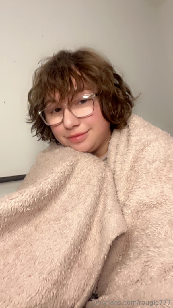 Just some selfies i thought were cute part 4 