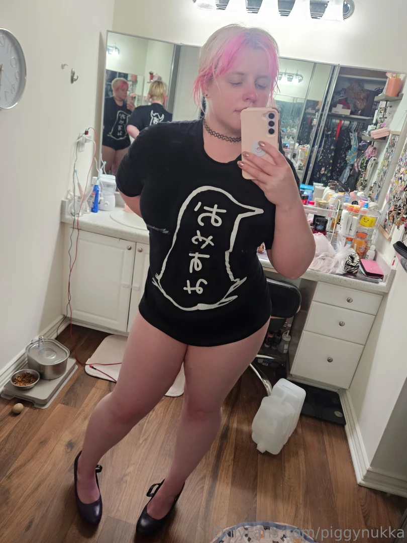 That meme where you wear the big shirt and make it not a big shirt part 1 