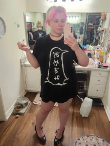 That meme where you wear the big shirt and make it not a big shirt