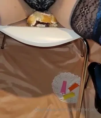 If you guys want me to splosh my sexy girlfriend in the luxury red 