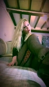 My long legs amp fishnet make you feel very weak im going to turn you