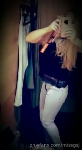 Changing room video trying on this cute black top i m buying thin