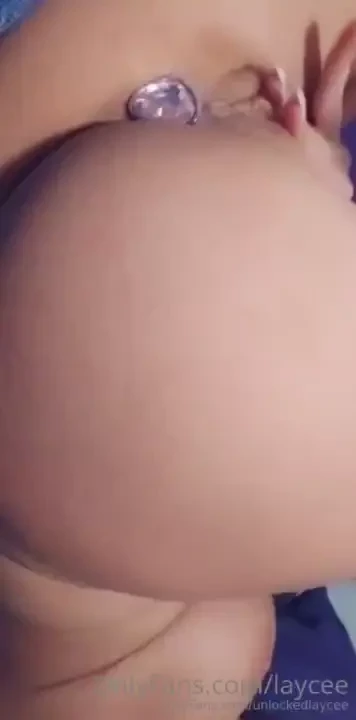 Drop a tip if you re enjoying the view baby 