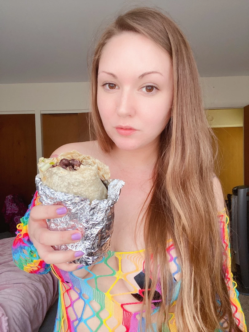 juliejuice0x - Throwback stuffing my face with a burrito part 1 