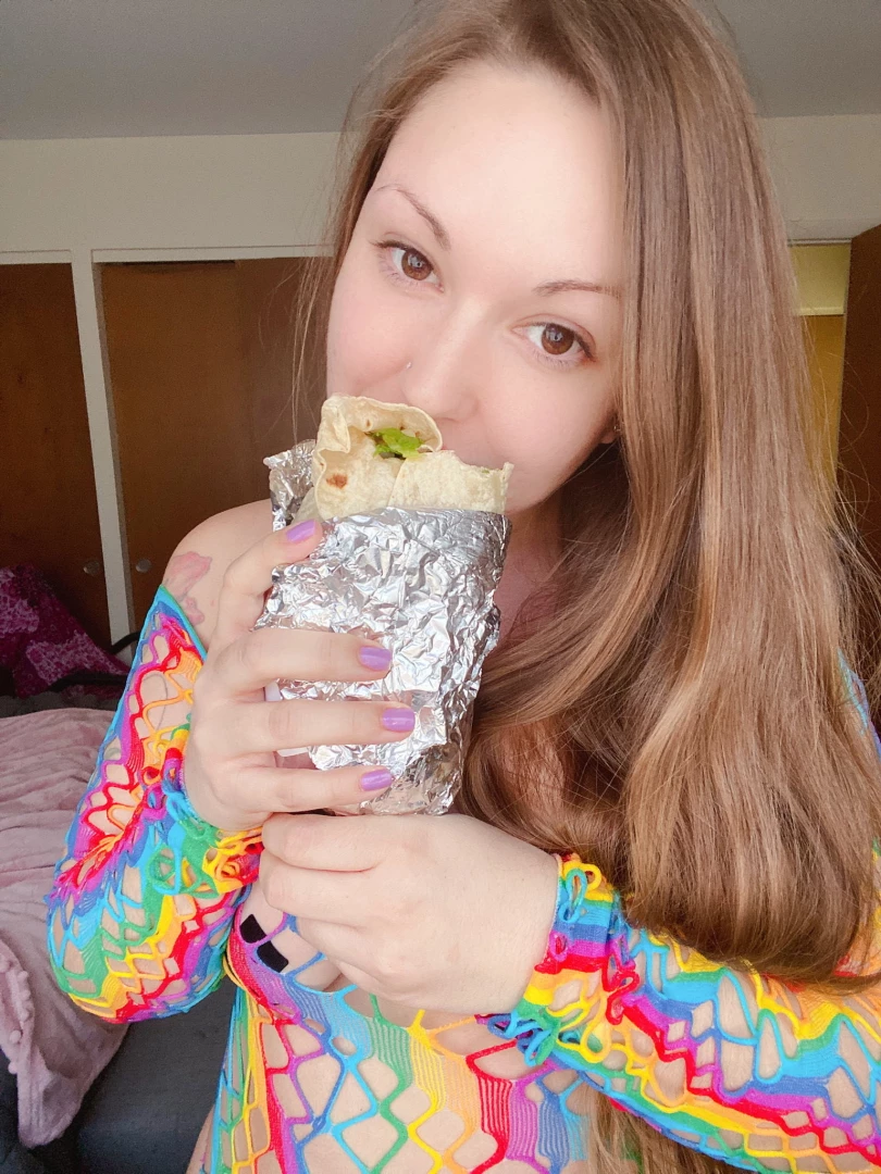 juliejuice0x - Throwback stuffing my face with a burrito part 2 