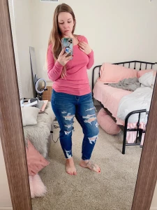 Your favorite milf in tight jeans