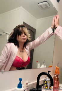 Testing out the new bathroom mirror comment below what type of