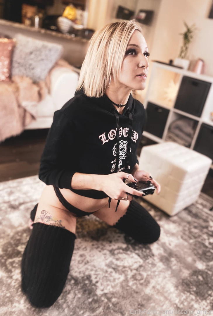 I never thought i d play fortnite but here we are 