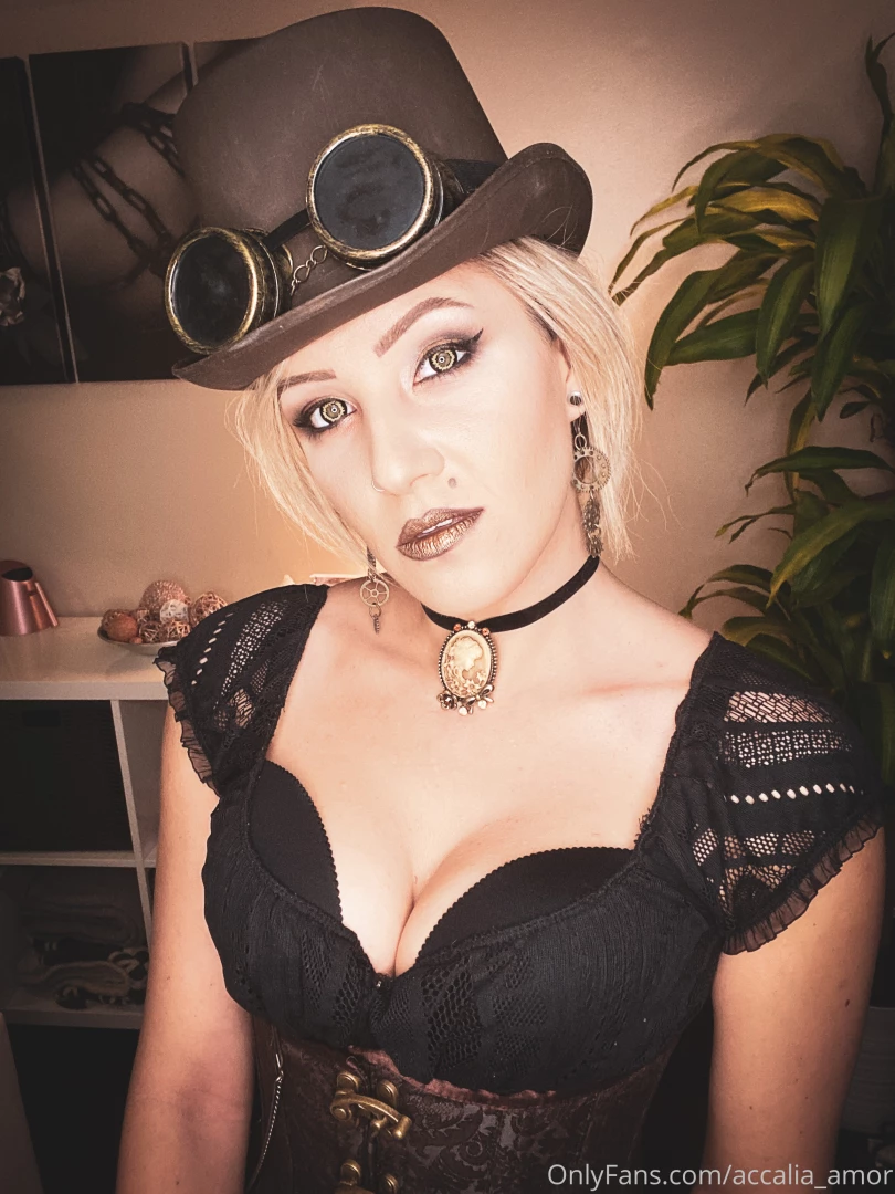 This is my steampunk costume i started putting together years ago and part 1 